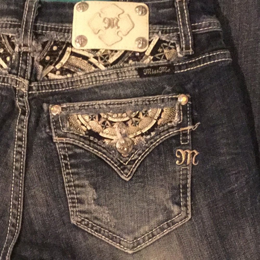 Miss Me 30/22 Mid-Rise Crop Jeans ME8349C